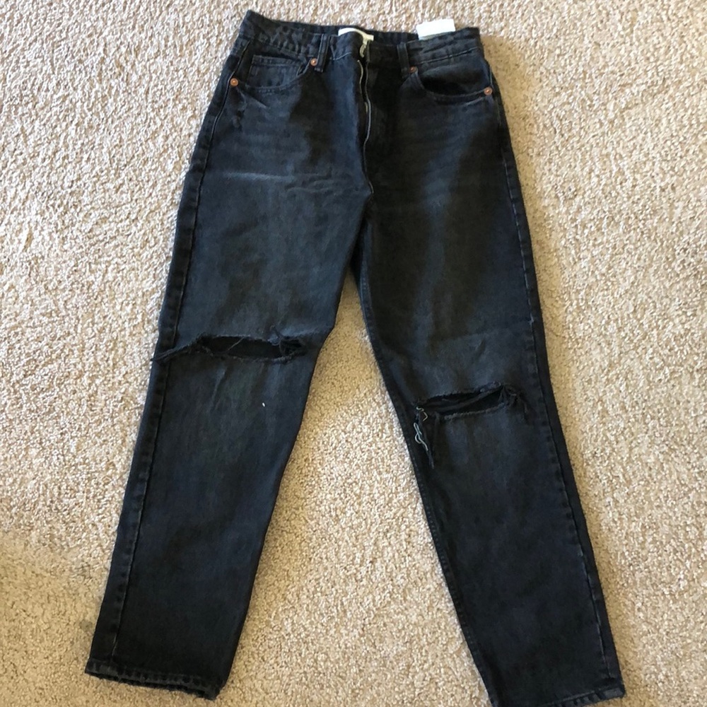 Straight leg ripped jeans/ high rise / black